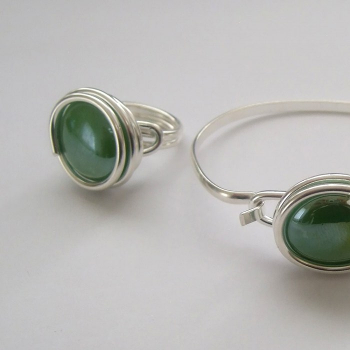 Large-pearly-green-glass-set-2