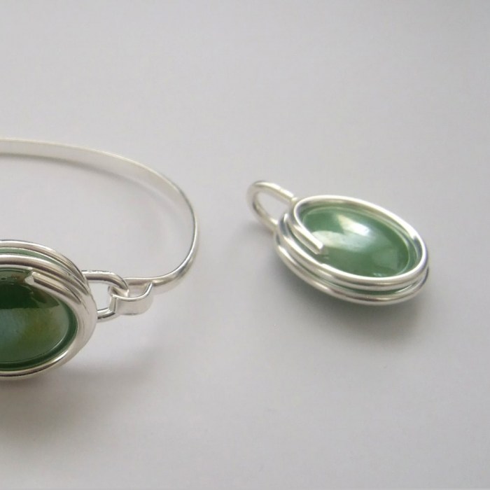 Large-pearly-green-glass-set-3