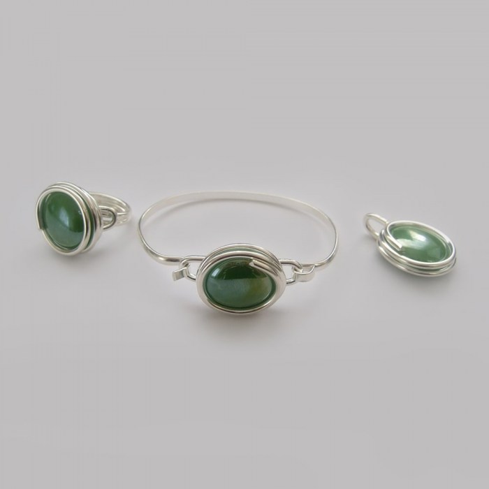 Large-pearly-green-glass-set