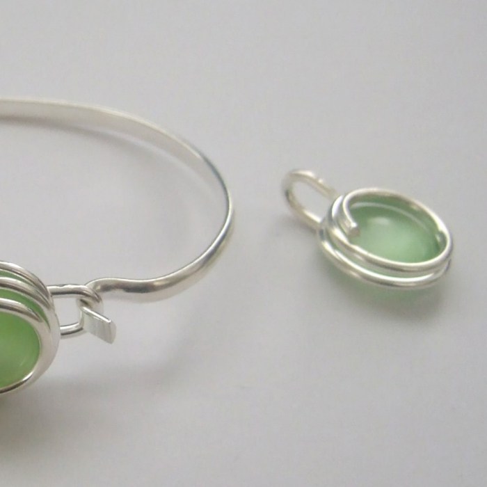 Small-pearly-green-glass-set-3